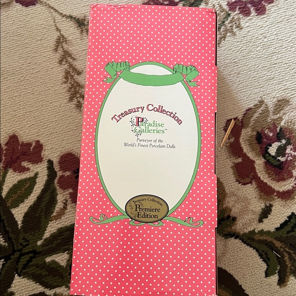 1994 Paradise Galleries Treasury Collection Musical Julie  In Box - Picture 5 of 5